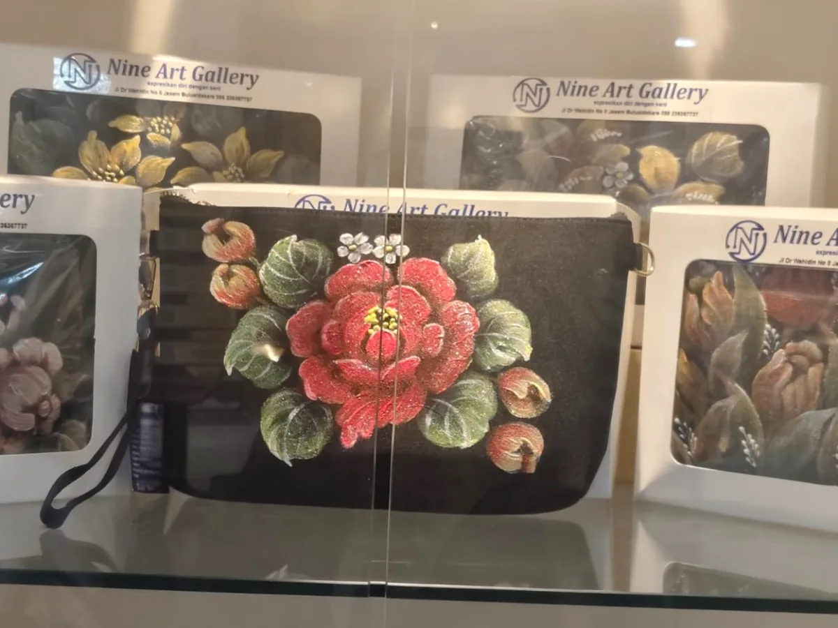 Koleksi tas lukis bermotif bunga